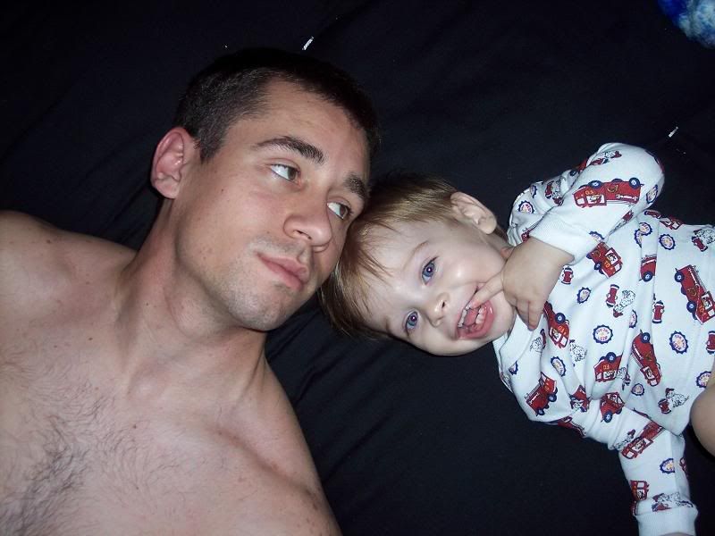 http://i7.photobucket.com/albums/y255/qec81/ChillinontheFuton.jpg