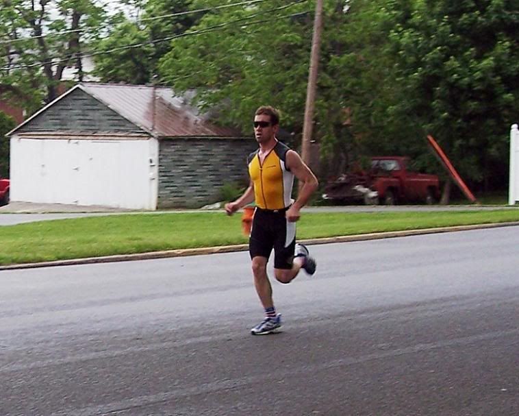 http://i7.photobucket.com/albums/y255/qec81/MartinsburgTriathlon01.jpg