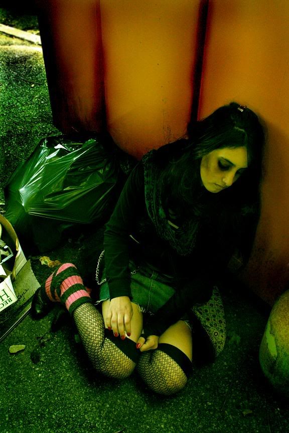 IMAGE: http://i7.photobucket.com/albums/y258/waxme/IMG_6997editmini.jpg