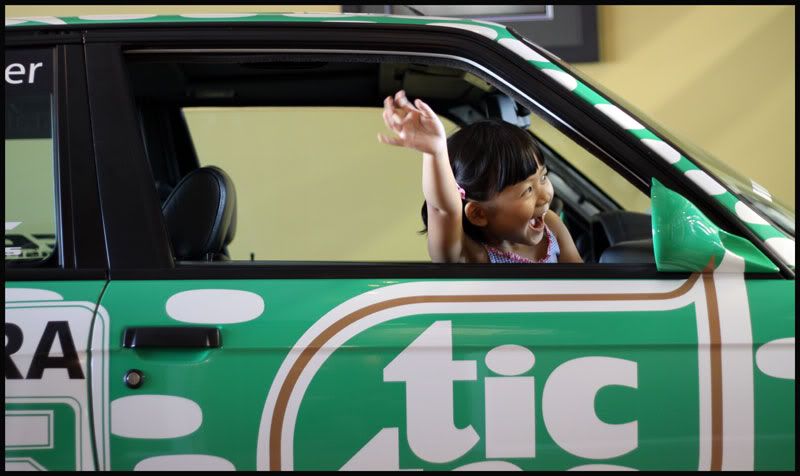 IMAGE: http://i7.photobucket.com/albums/y259/Pharoh/CG/IMG_0411.jpg