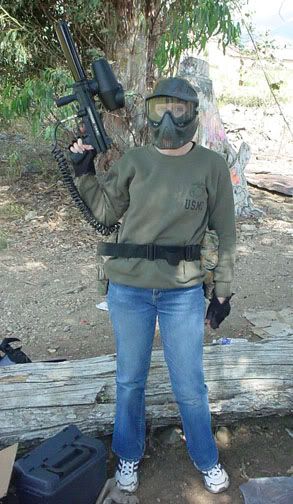 [http://i7.photobucket.com/albums/y259/bleezhe/Paintball/agun.jpg]