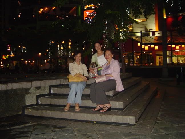 Mommy, ate LA and tita Becky, CHEESE!