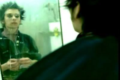 wid de razor in his hand..