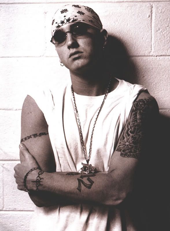 http://i7.photobucket.com/albums/y266/dzaga/Eminem1031.jpg