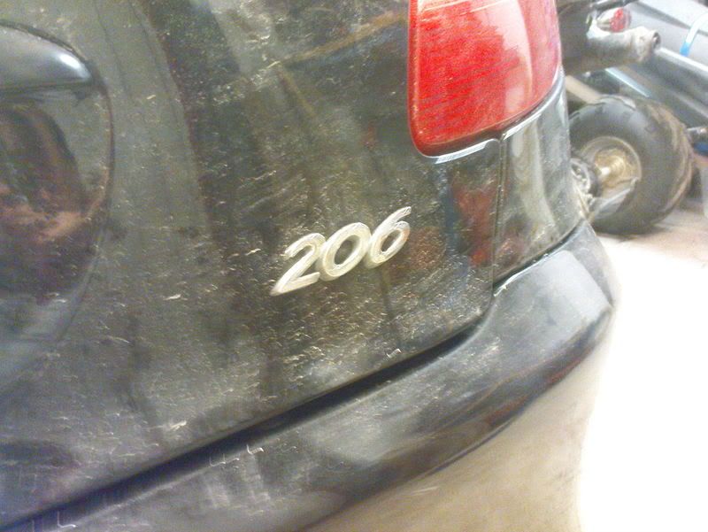 http://i7.photobucket.com/albums/y267/spraYcanE/Peugeot%20206/Exterior/Emblem/DSC00263.jpg