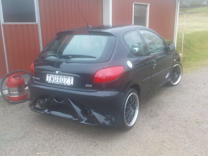 http://i7.photobucket.com/albums/y267/spraYcanE/Peugeot%20206/Exterior/Kjolpaket/DSC00076.jpg