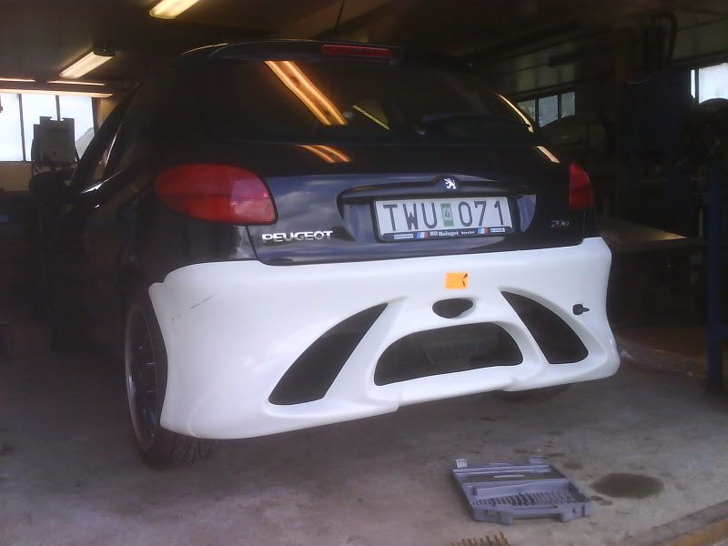 http://i7.photobucket.com/albums/y267/spraYcanE/Peugeot%20206/Exterior/Kjolpaket/DSC01184.jpg