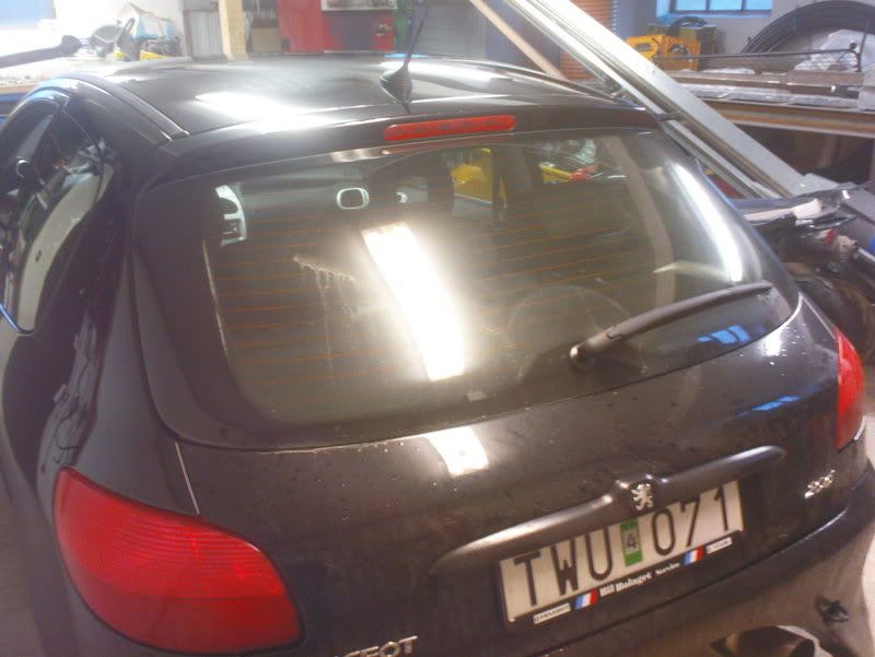 http://i7.photobucket.com/albums/y267/spraYcanE/Peugeot%20206/Exterior/Vinge/DSC00252.jpg