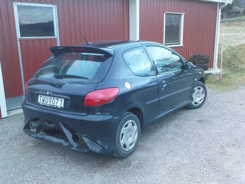 http://i7.photobucket.com/albums/y267/spraYcanE/Peugeot%20206/Exterior/Vinge/DSC00302.jpg