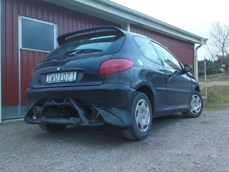 http://i7.photobucket.com/albums/y267/spraYcanE/Peugeot%20206/Exterior/Vinge/DSC00303.jpg
