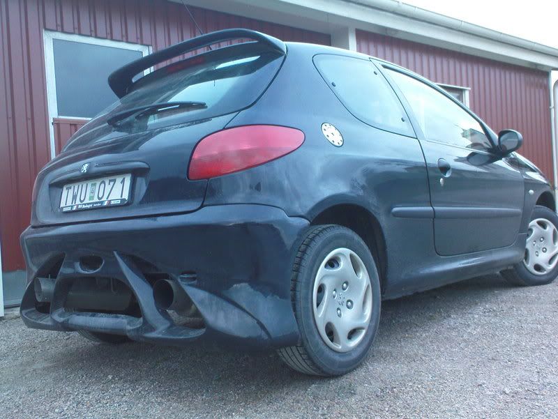 http://i7.photobucket.com/albums/y267/spraYcanE/Peugeot%20206/Exterior/Vinge/DSC00304.jpg