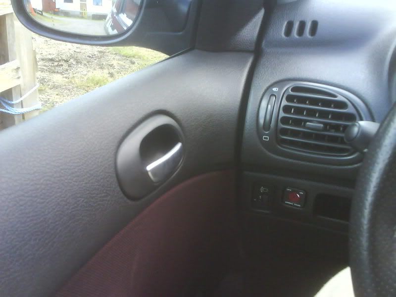 http://i7.photobucket.com/albums/y267/spraYcanE/Peugeot%20206/Interior/Instrumentpanel/DSC01133.jpg