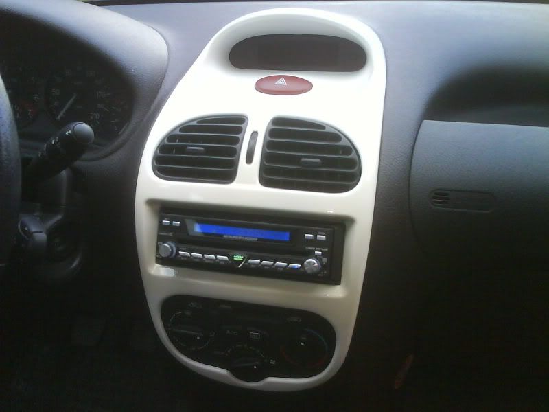 http://i7.photobucket.com/albums/y267/spraYcanE/Peugeot%20206/Interior/Instrumentpanel/DSC01156.jpg
