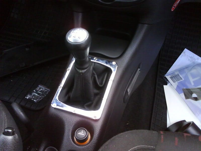 http://i7.photobucket.com/albums/y267/spraYcanE/Peugeot%20206/Interior/Vaxelspak/DSC01103.jpg