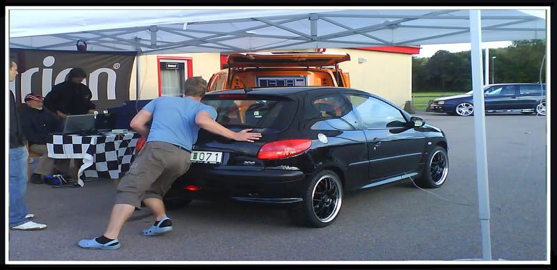 http://i7.photobucket.com/albums/y267/spraYcanE/Peugeot%20206/Photoshop/Logga.jpg