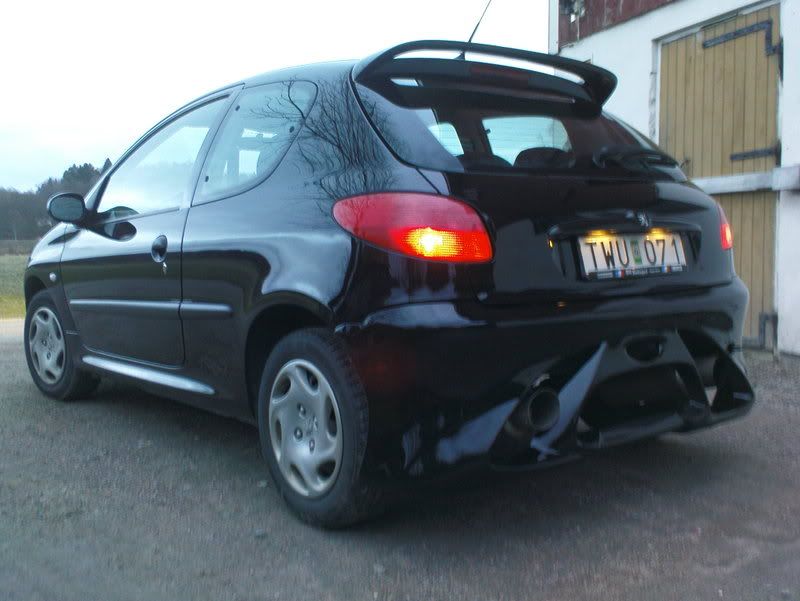 http://i7.photobucket.com/albums/y267/spraYcanE/Peugeot%20206/Show/DSC00456.jpg