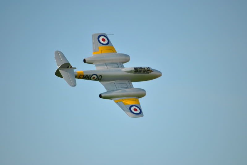 http://i7.photobucket.com/albums/y269/wartimeairfields/Sywell2012417.jpg