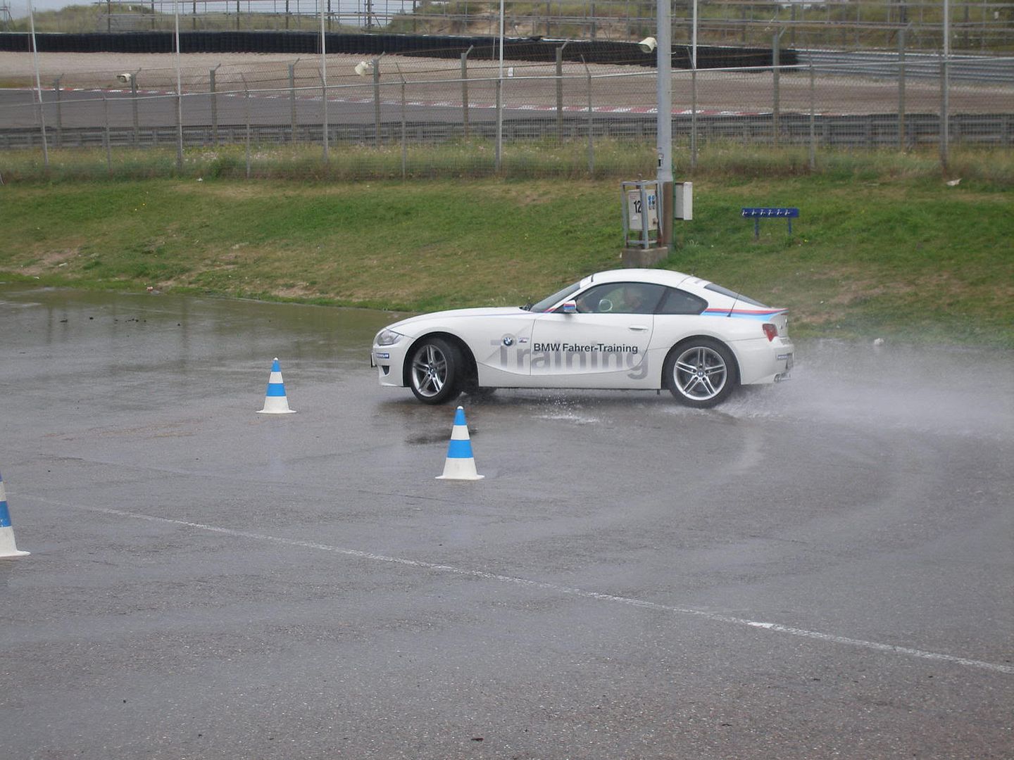 [img width=1024 height=768]http://i7.photobucket.com/albums/y270/jemoer/P8120003.jpg[/img]