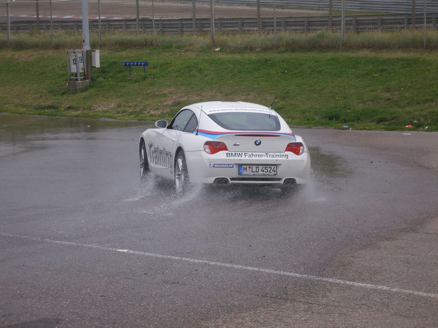 [img width=1024 height=768]http://i7.photobucket.com/albums/y270/jemoer/P8120004.jpg[/img]