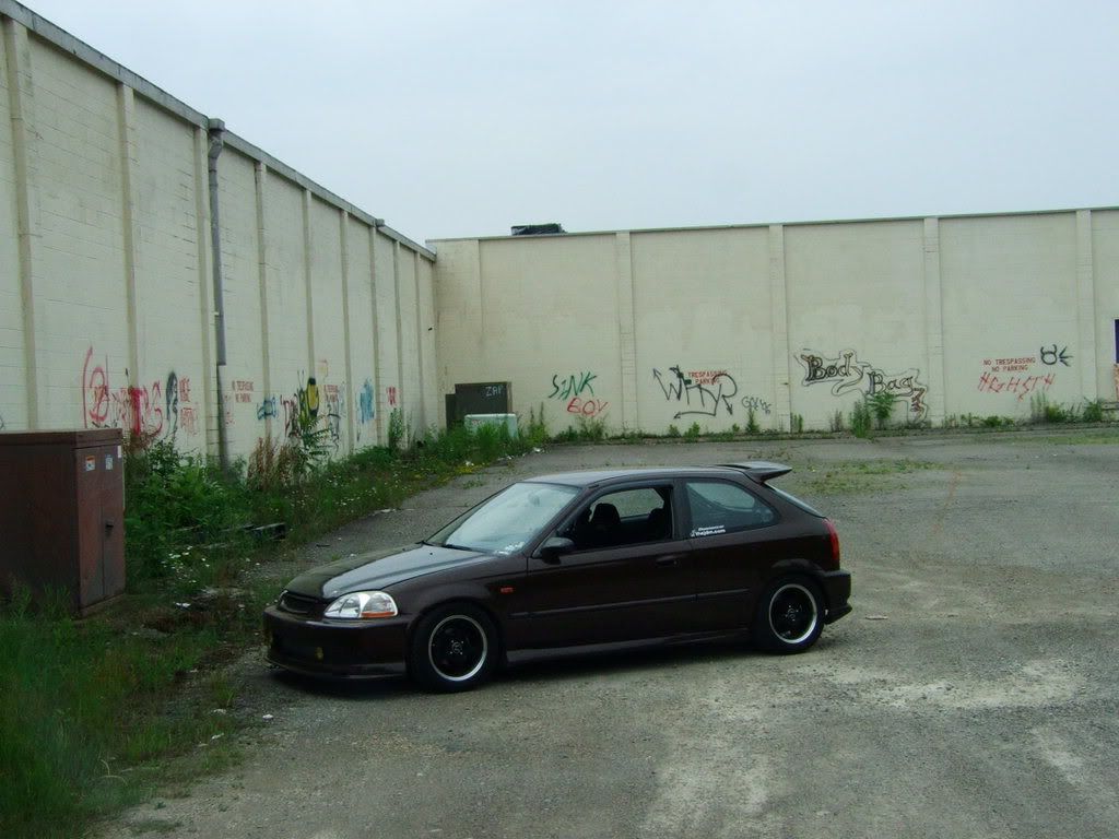 http://i7.photobucket.com/albums/y271/hondalowlow/ek%20picts/4thofjuly07003.jpg