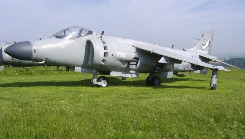 http://i7.photobucket.com/albums/y276/thebobwalker/Sea%20Harrier/ZE691014.jpg