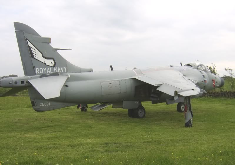 http://i7.photobucket.com/albums/y276/thebobwalker/Sea%20Harrier/tn.jpg