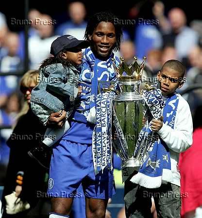 070505drogba_children.jpg