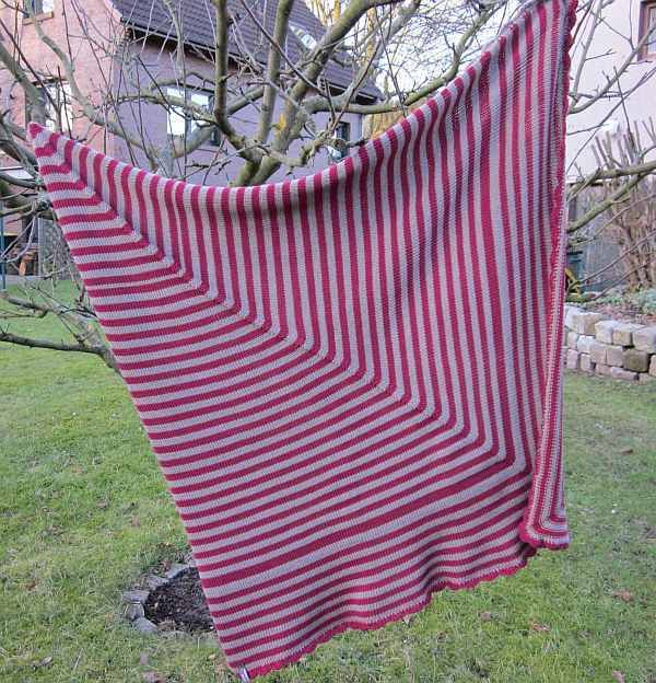 photo Babydeckebeige_weinrot_rav3kl_zpsc29c537f.jpg