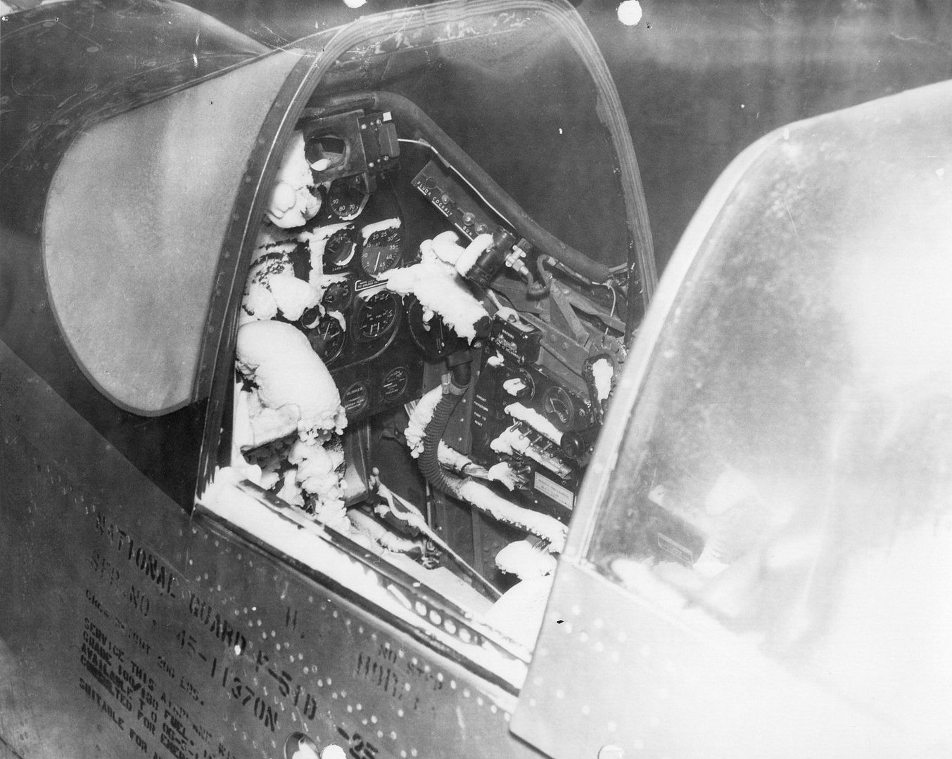 snow_p51_cockpit.jpg