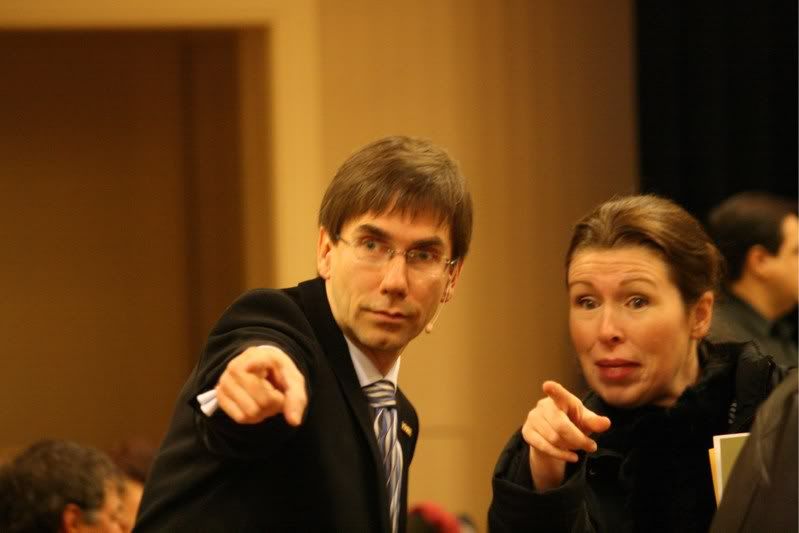 DonPointing.jpg