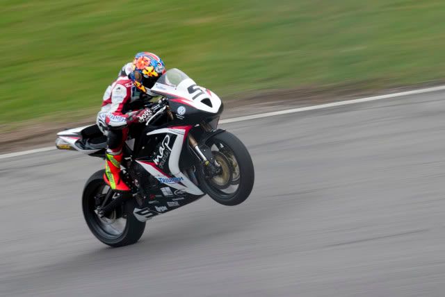 IMAGE: http://i7.photobucket.com/albums/y282/jamieislikemorris/2D4E9299.jpg