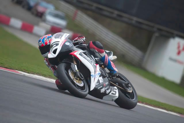 IMAGE: http://i7.photobucket.com/albums/y282/jamieislikemorris/2D4E9335.jpg