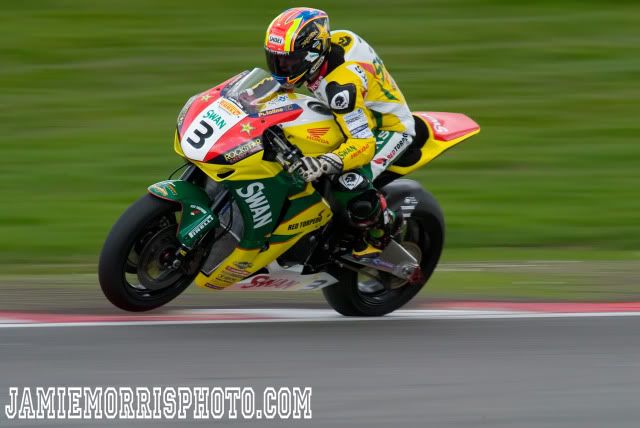 IMAGE: http://i7.photobucket.com/albums/y282/jamieislikemorris/3-1.jpg