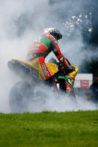 IMAGE: http://i7.photobucket.com/albums/y282/jamieislikemorris/BSB_Mon_Hill2_JamieMorris.jpg