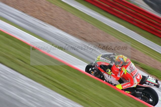 IMAGE: http://i7.photobucket.com/albums/y282/jamieislikemorris/JJUN9158.jpg