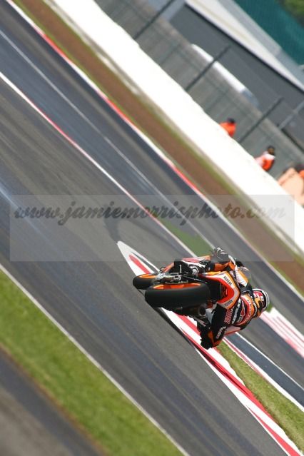 IMAGE: http://i7.photobucket.com/albums/y282/jamieislikemorris/JJUN9503.jpg