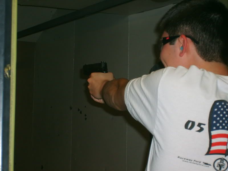 [http://i7.photobucket.com/albums/y282/stevenvaladez/shooting.jpg]