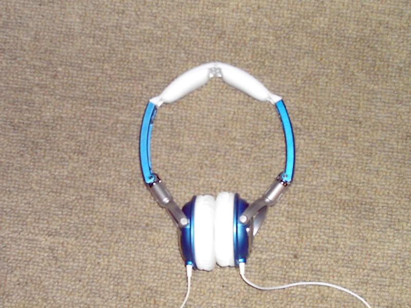headphones2.jpg