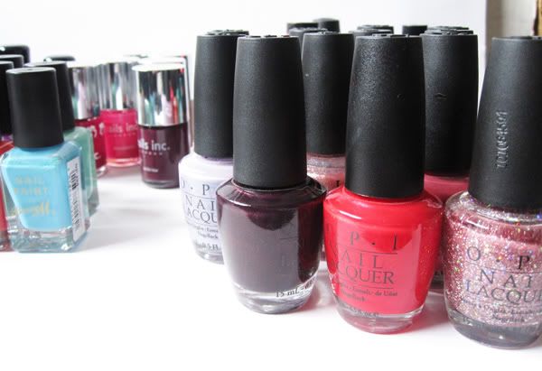 Spotted this Nail Polish Addict Tag on Gaby's blog that is doing the rounds