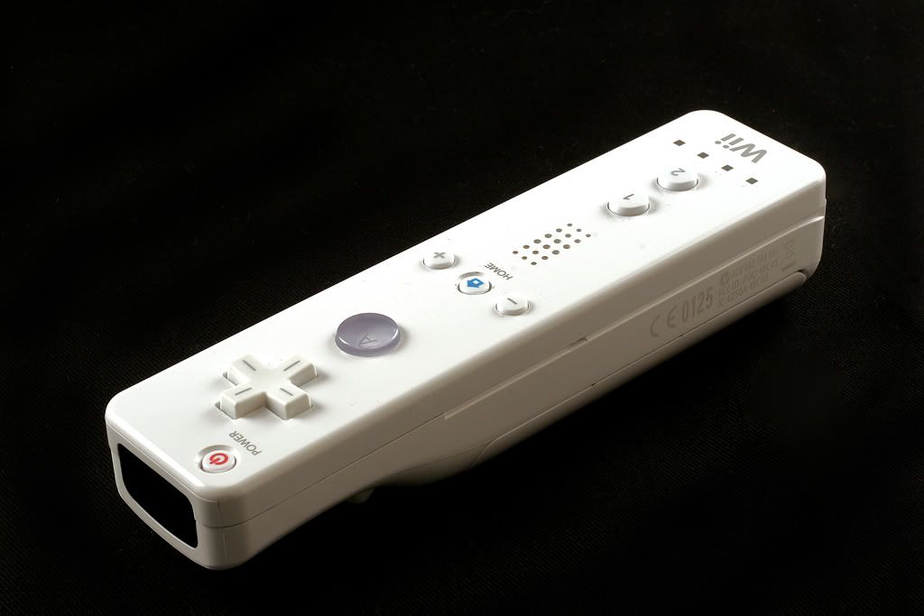 IMAGE: http://i7.photobucket.com/albums/y288/19gizmo85/Product/wiiremote2a.jpg