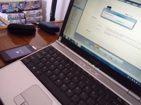 Proses upgrade ke iOS 4.0 melalui iTunes Proses upgrade ke iOS 4.0 melalui iTunes
