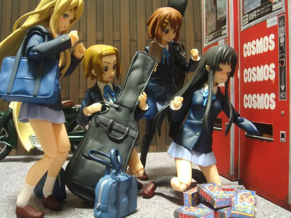 Members of K-ON! are having fun! Members of K-ON! are having fun!