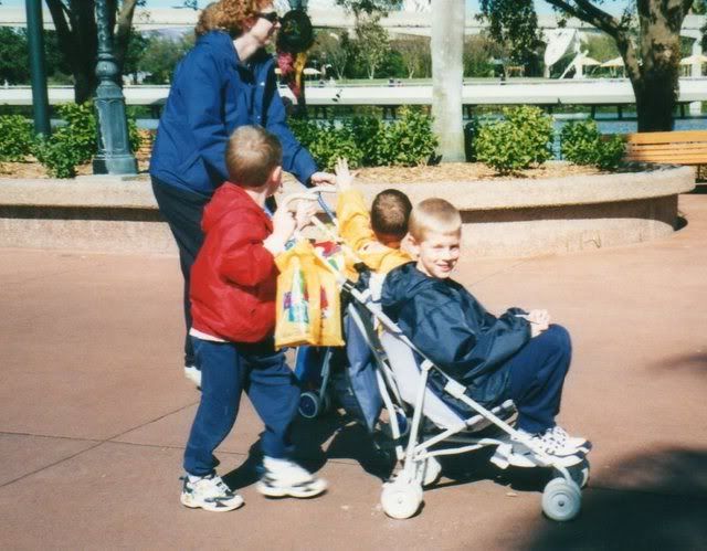 stroller for 4 year old at disney