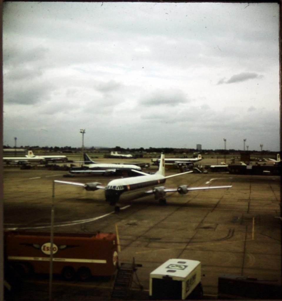 http://i7.photobucket.com/albums/y291/Wonkey_Donkey/Aircraft/1960s%20Heathrow/IMG_7630_zpse0468118.jpg