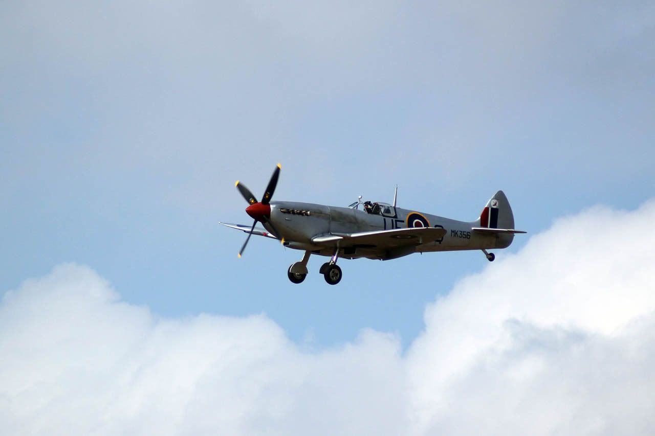 http://i7.photobucket.com/albums/y291/Wonkey_Donkey/Aircraft/20110904%20-%20Duxford%20Autumn%20Airshow/IMG_2622sm.jpg