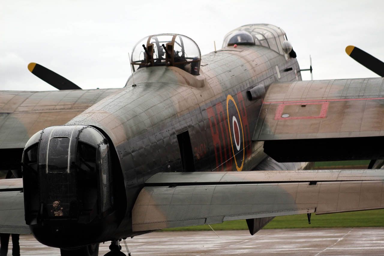 http://i7.photobucket.com/albums/y291/Wonkey_Donkey/Aircraft/20110904%20-%20Duxford%20Autumn%20Airshow/IMG_2708eSM.jpg