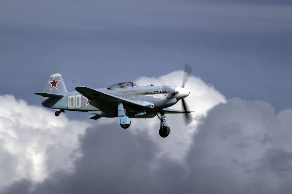 http://i7.photobucket.com/albums/y291/Wonkey_Donkey/Aircraft/20120630%20-%20Duxford%20Flying%20Legends%202012/BlueYakSM.jpg