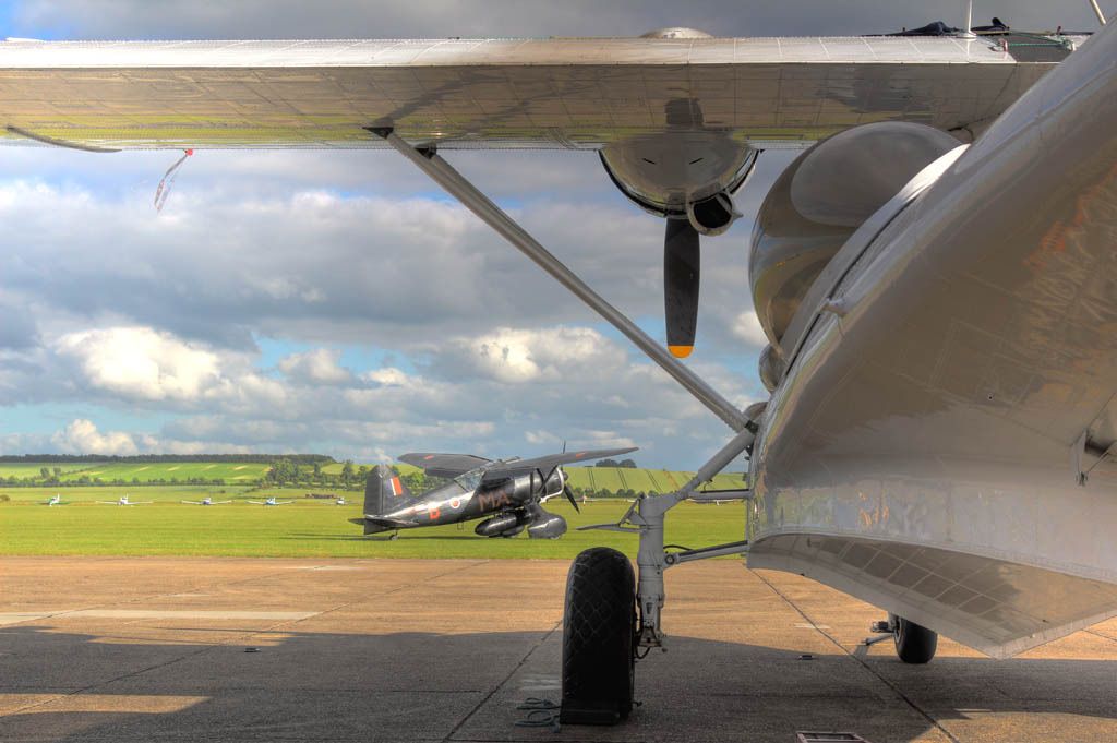 http://i7.photobucket.com/albums/y291/Wonkey_Donkey/Aircraft/20120630%20-%20Duxford%20Flying%20Legends%202012/CatalinaandLysanderSM.jpg