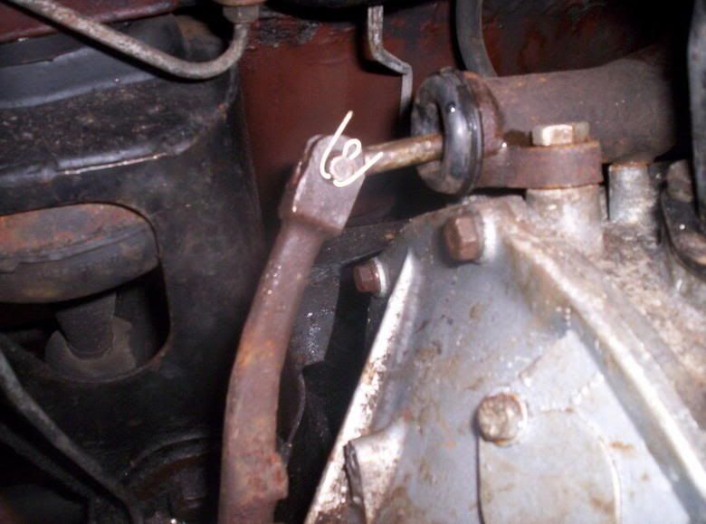 How do you troubleshoot the slave cylinder for a clutch?