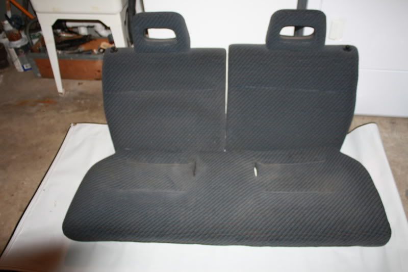 http://i7.photobucket.com/albums/y295/b18ctrb/Civic%20EK/96-00EK3Civichatchbackseats.jpg